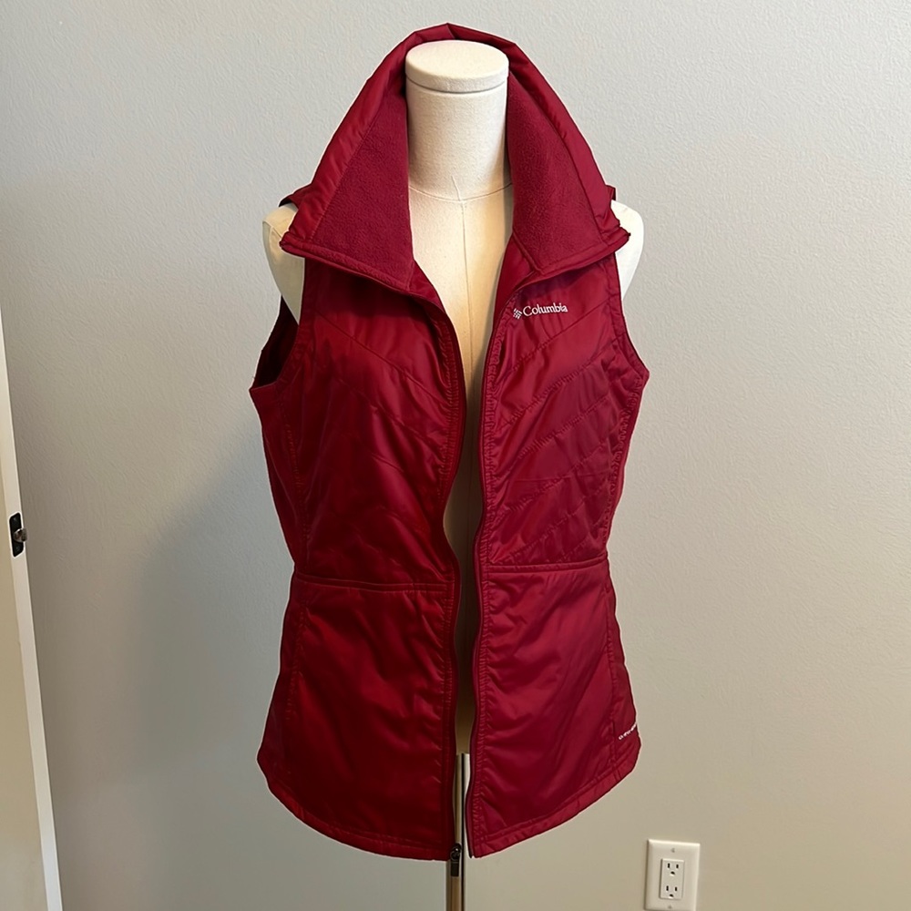 Columbia vest. Size medium. Red. Gently used as is.